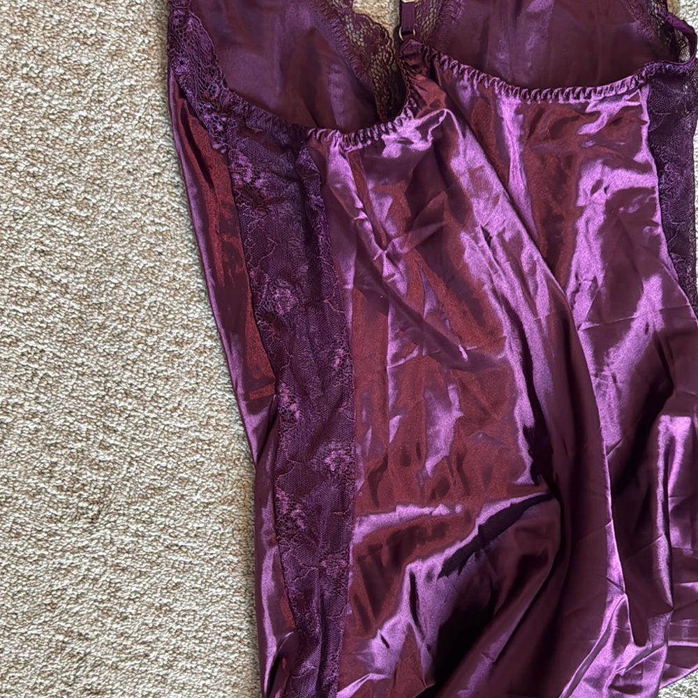 Elegant Purple Lace Trim Nightgown - Picture 3 of 3
